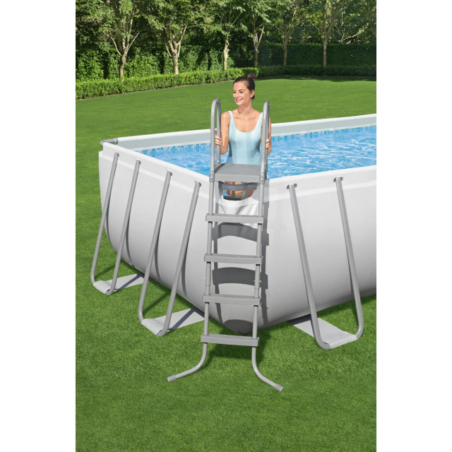 Каркасный бассейн Bestway 5611Z Power Steel 640х274х132см, 19281л, фил.-насос 5678л/ч, лестница, тент, попл.-доз.