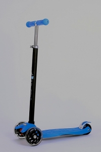 Самокат детский, свет. колеса, 3-8 лет голубой (SA1702)