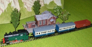 PIKO 92961 Комплект "Стартовый набор Пассажирский поезд с вокзалом"