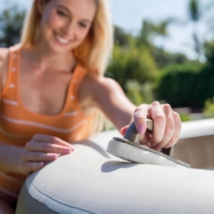 Комплект для чистки джакузи Intex 28004: сачок, щетка, губка